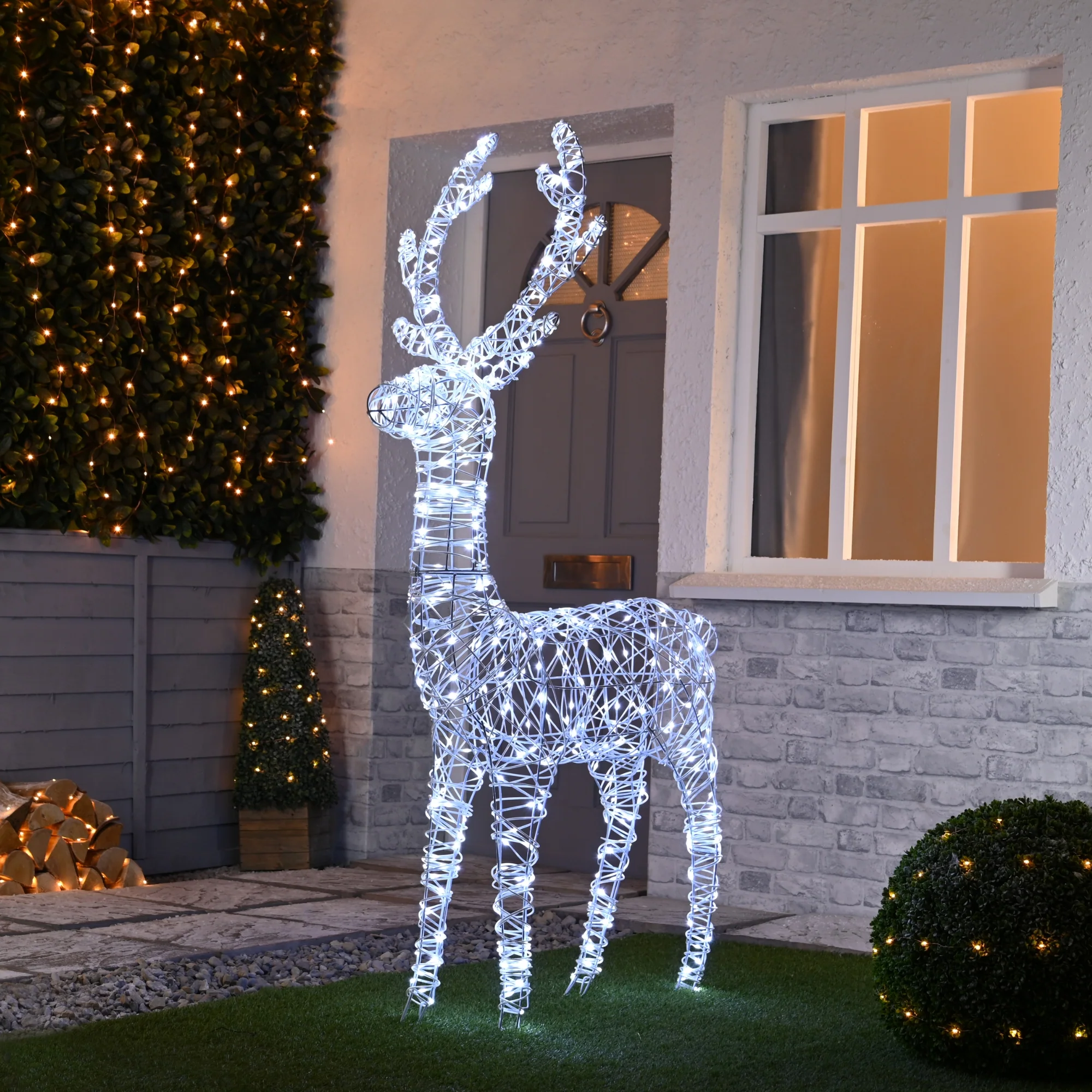 1.5m White Faux Rattan Christmas Stag Lit with 400 White LEDs