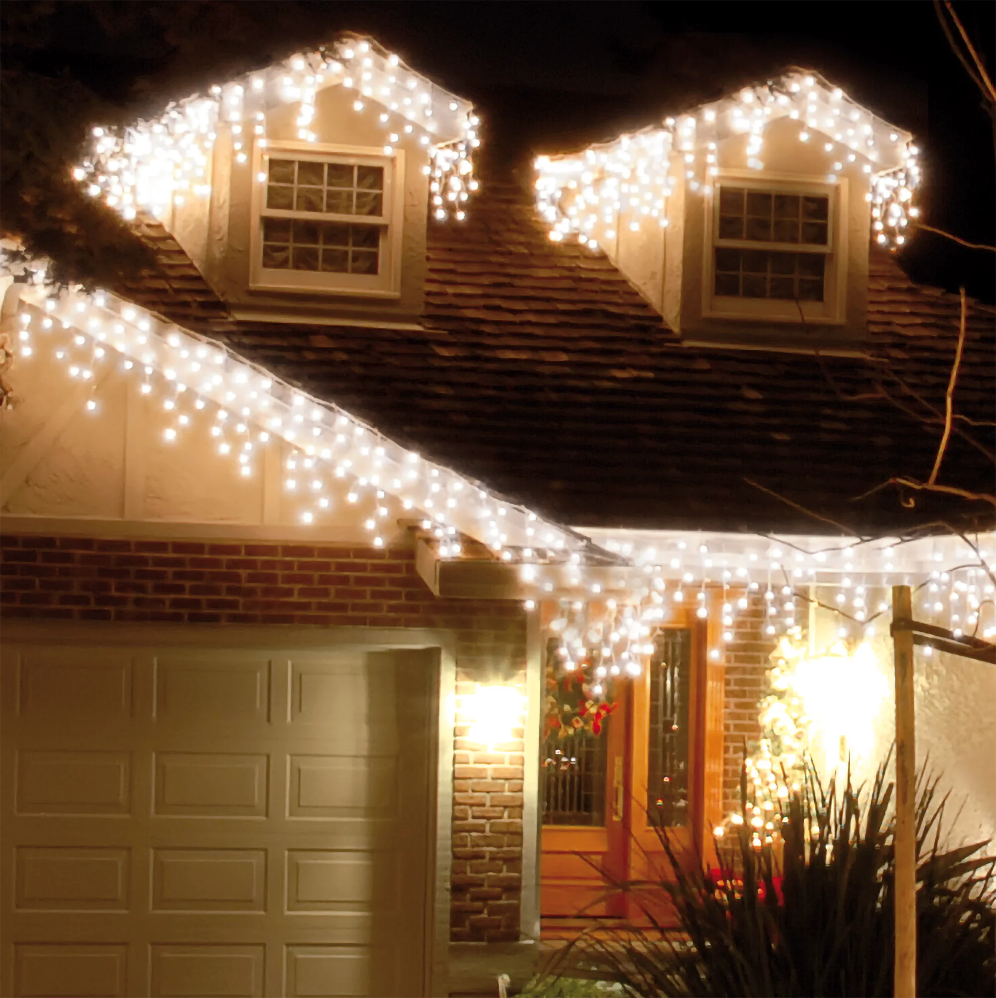 360 White Snowing Icicle Timer Lights 8.8m - Image 3