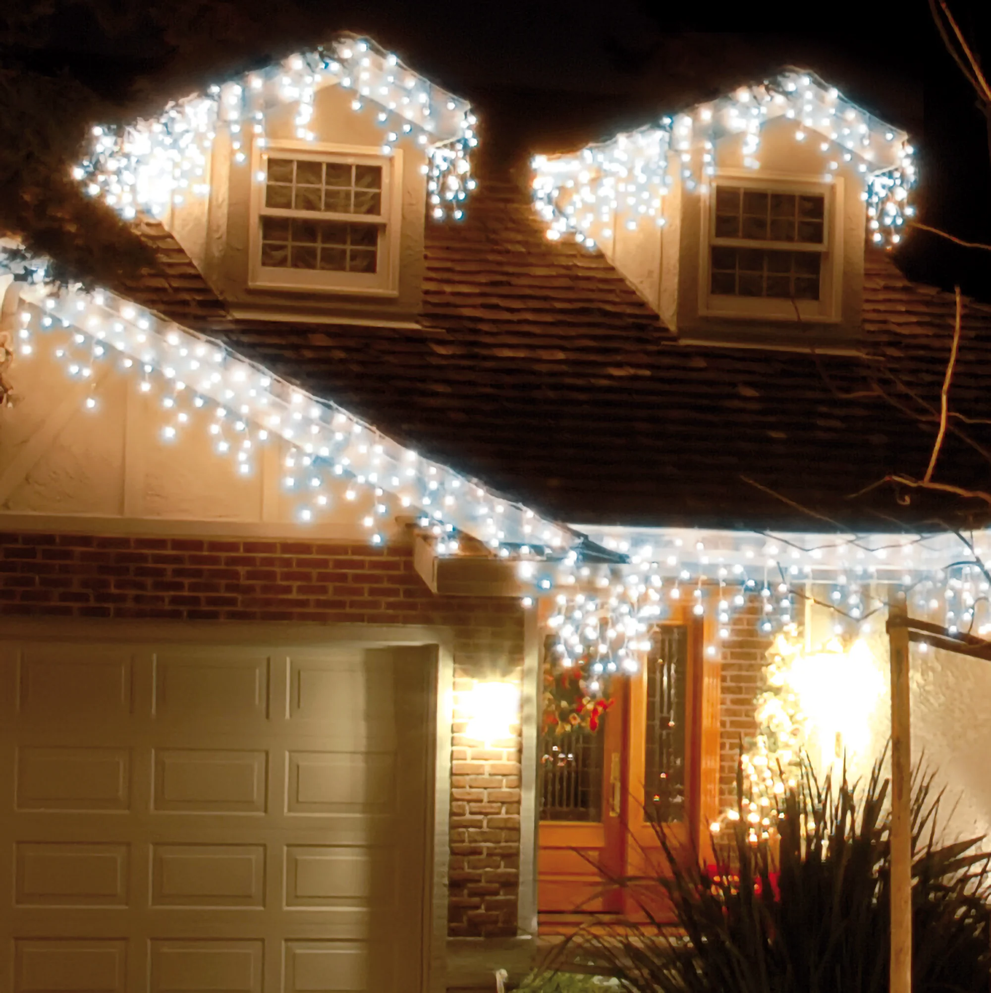 480 Blue and White Snowing Icicle Timer Lights 11.8m - Image 3