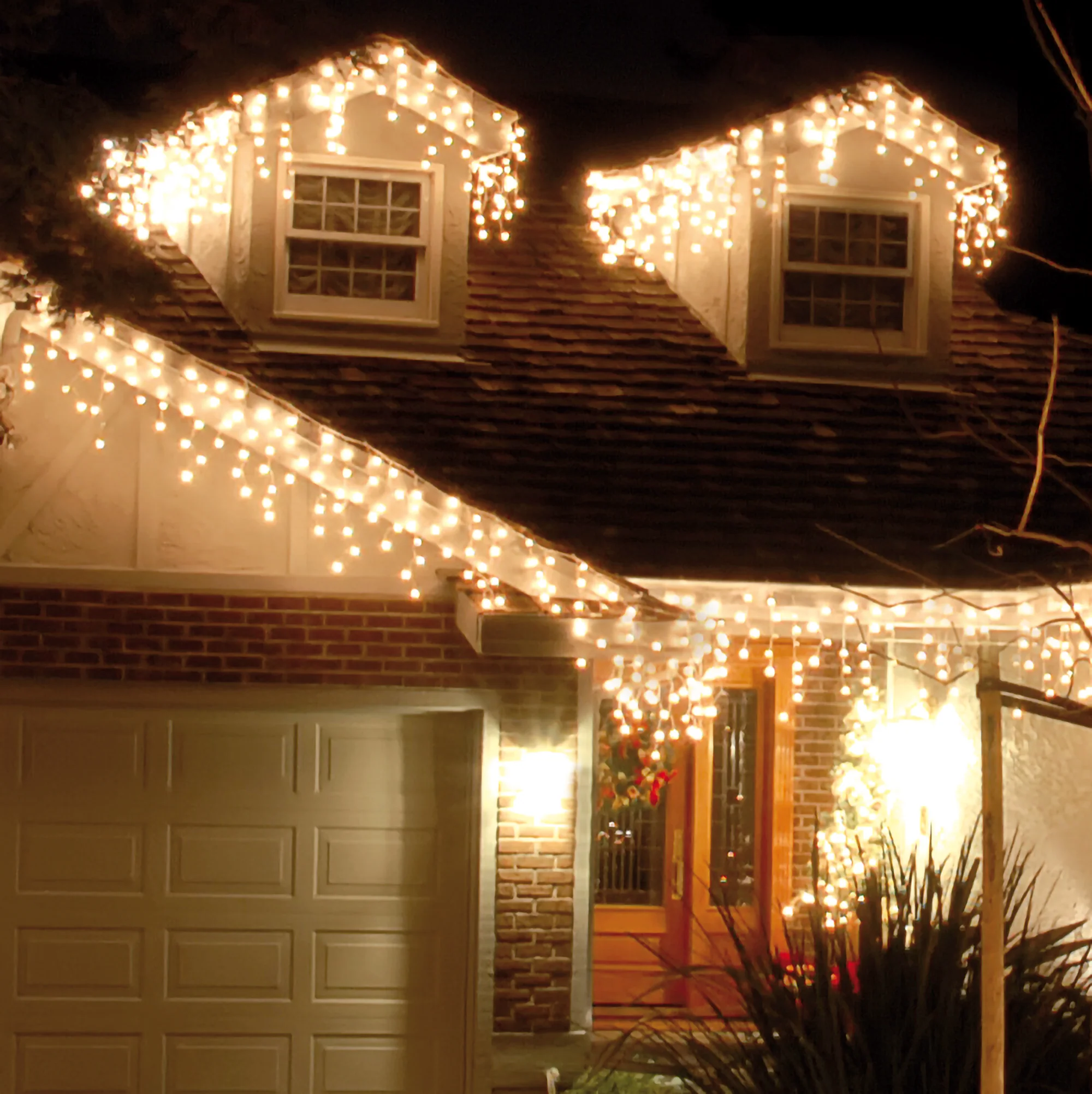 960 Warm White Snowing Icicle Timer Lights 23.8m - Image 3